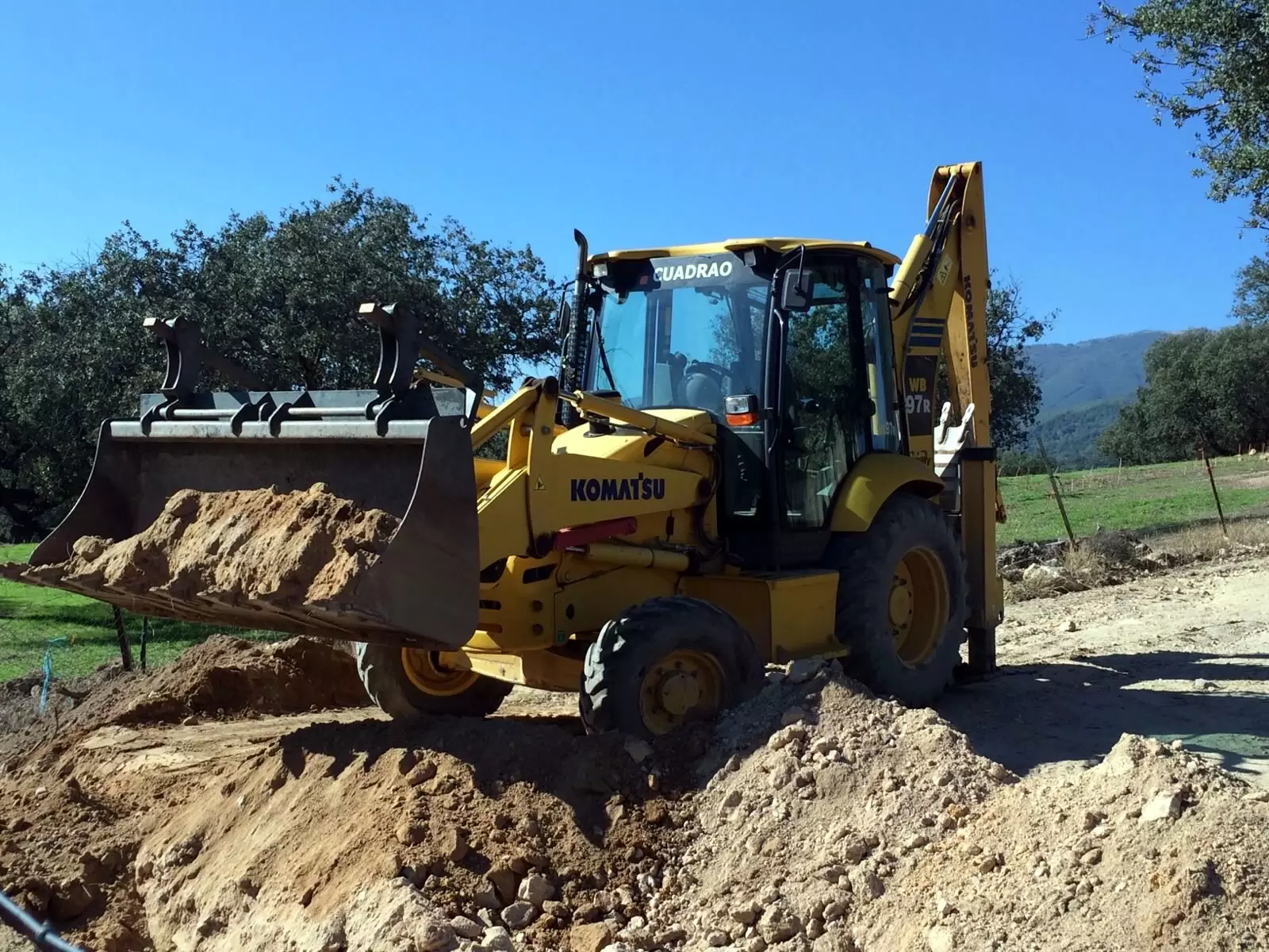 Excavaciones y Movimiento de Tierras Cuadrao Candeleda Valle del Tiétar Gredos