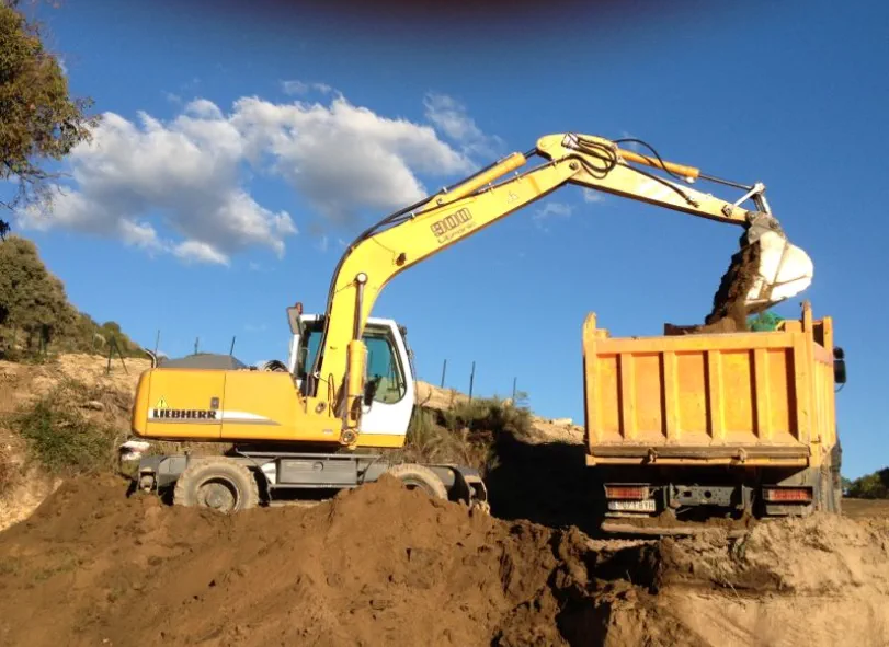 Excavaciones y Movimiento de Tierras Cuadrao Candeleda Ávila